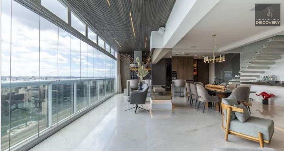  - Duplex mobiliado no Itaim Bibi, 225 m², 2 suítes, vista panorâmica e 4 vagas exclusivas.